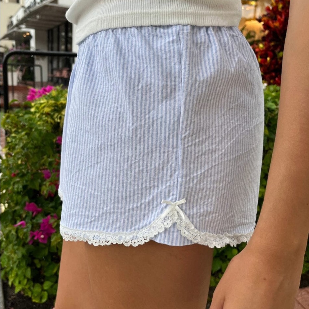Brandy Melville Striped Lace Bow Shorts - Picture 2 of 3